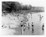 Laval Ouest - Plage Saratoga Beach, gens sur la plage et se baignant