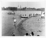 Laval Ouest - Plage Saratoga Beach, gens se baignant