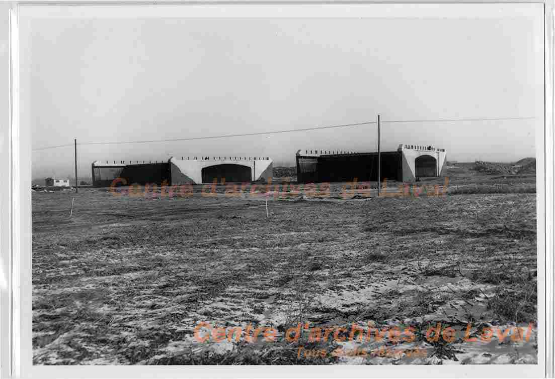 Viaduc de l'autoroute 15 en construction