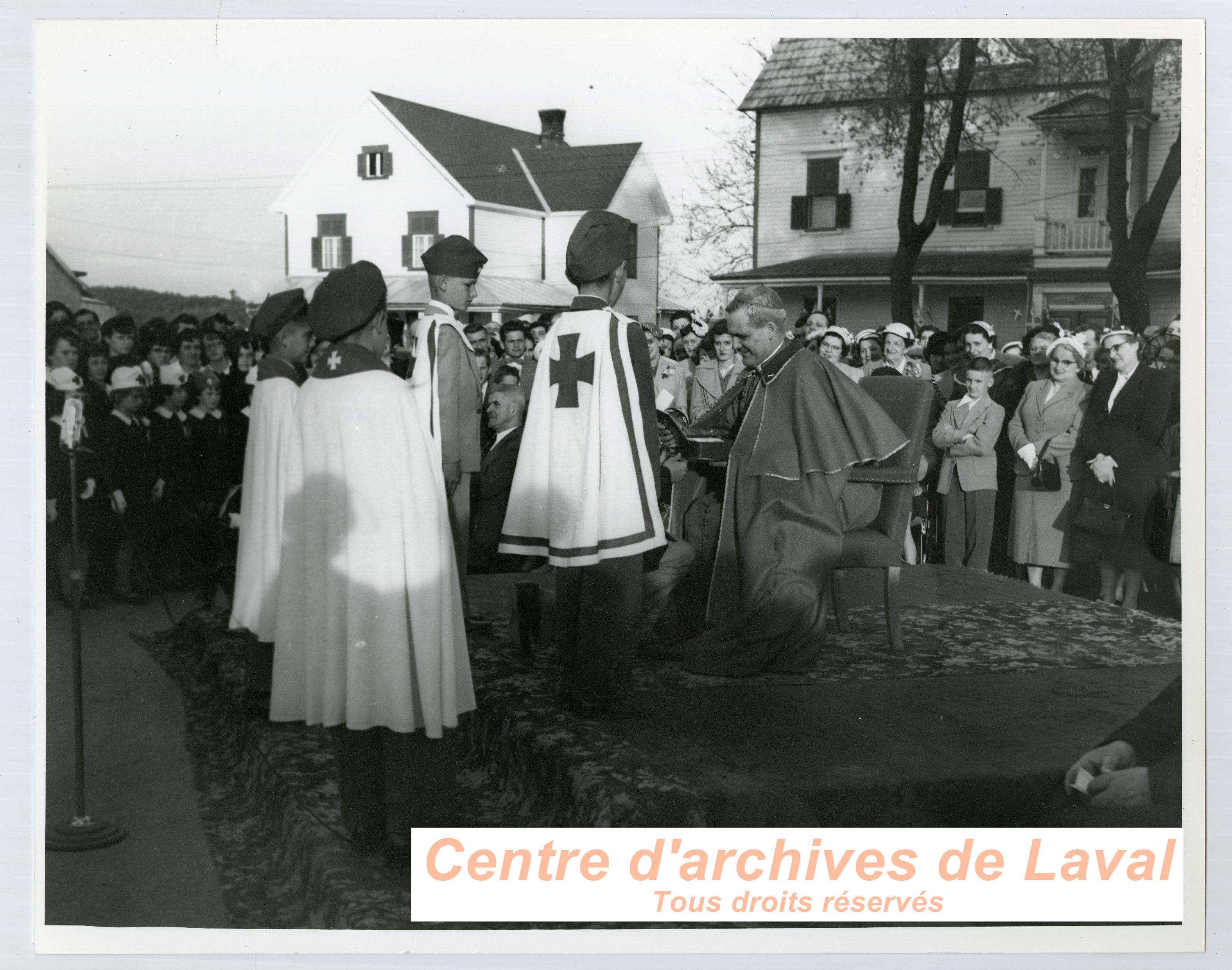 Visite du cardinal Paul-mile Lger  l'occasion du 100e anniversaire du couvent d'Youville (1854-1954)  Saint-Benot en 1954.