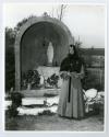 Soeur Marie Thriault lors des clbrations du 100e anniversaire du couvent d'Youville (1854-1954)  Saint-Benot en 1954.