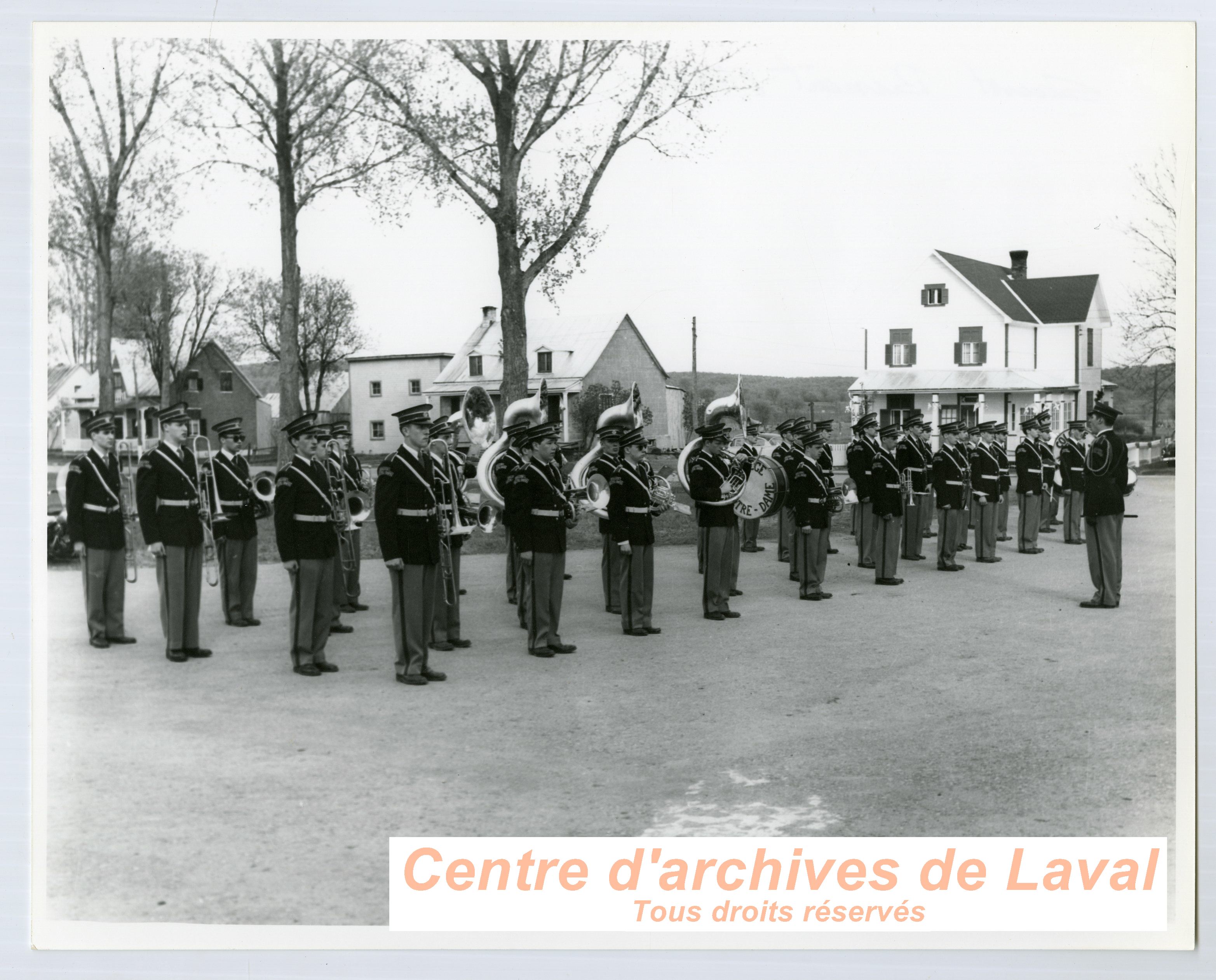 Fanfare lors des clbrations du 100e anniversaire du couvent d'Youville (1854-1954)  Saint-Benot en 1954.