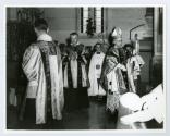 Monseigneur Emilien Frenette,  droite, et le chanoine Guy Racicot,  gauche, durant une procession religieuse lors des clbrations du 100e anniversaire du couvent d'Youville (1854-1954)  Saint-Benot en 1954.