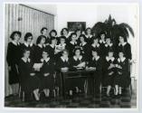 Groupe de jeunes femmes portant un uniforme d'cole lors des clbrations du 100e anniversaire du couvent d'Youville (1854-1954)  Saint-Benot en 1954.