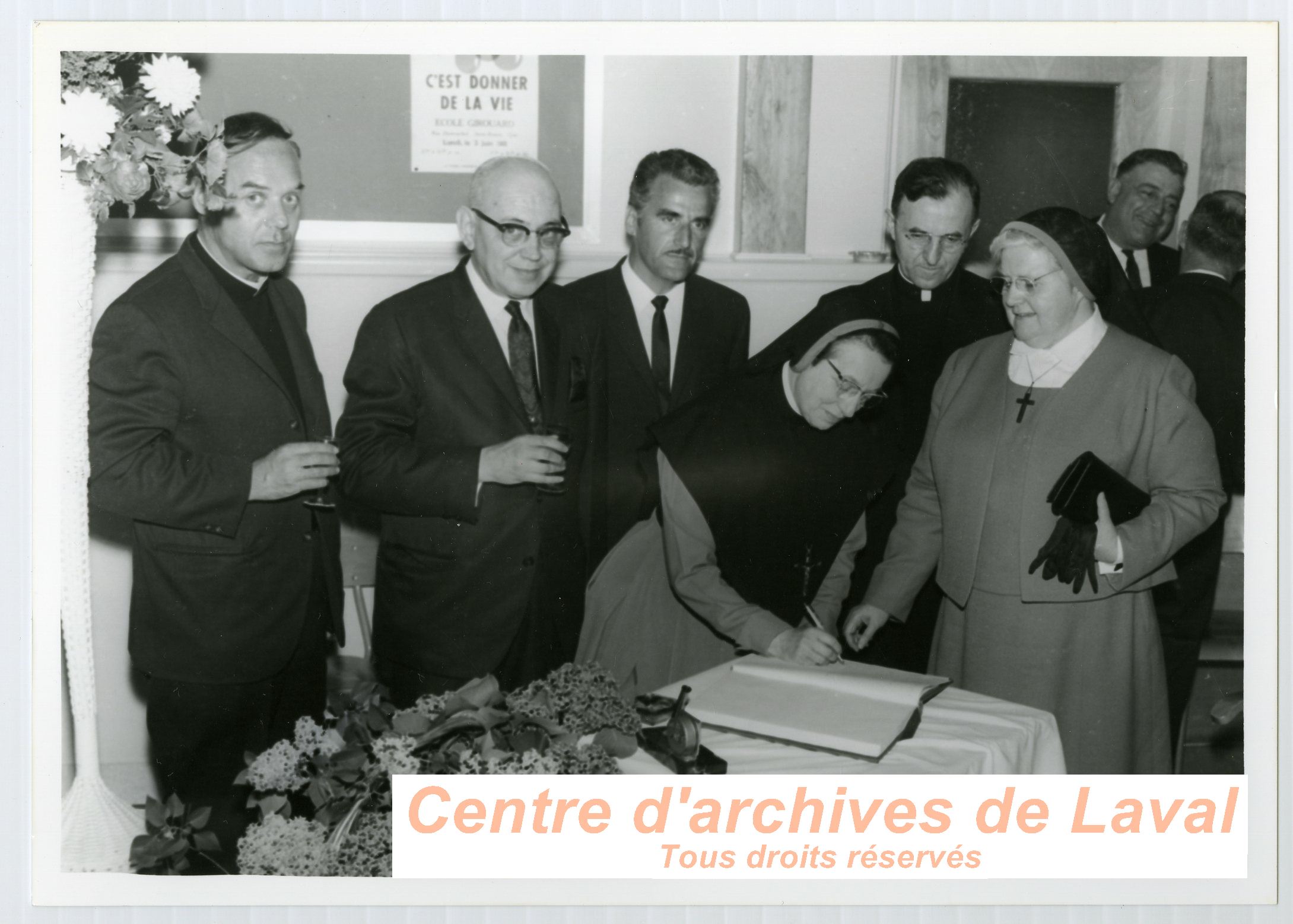 Clbrations en hommages  la Mre d'Youville  l'cole Grgoire de Saint-Benot en 1968.