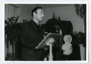 Un religieux donnant un discours lors de clbrations en l'honneur de la Mre d'Youville  Saint-Benot en 1968.