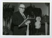 Robert Rochon donnant un discours lors de clbrations en l'honneur de la Mre d'Youville  Saint-Benot en 1968.