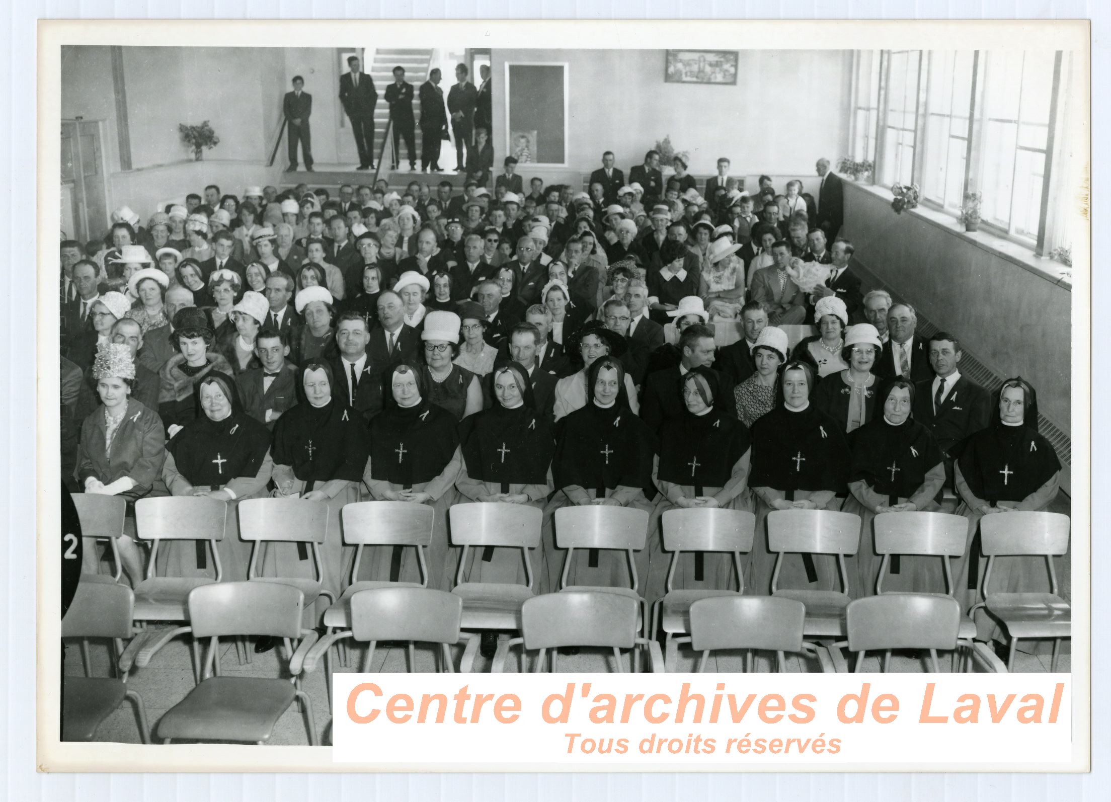 Les habitants de Saint-Benot lors d'un vnement vers 1960.