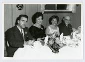 Dr. Augustin Roux et sa femme ( gauche) accompagns de Robert Rochon et de son pouse ( droite)  Saint-Benot vers 1960.
