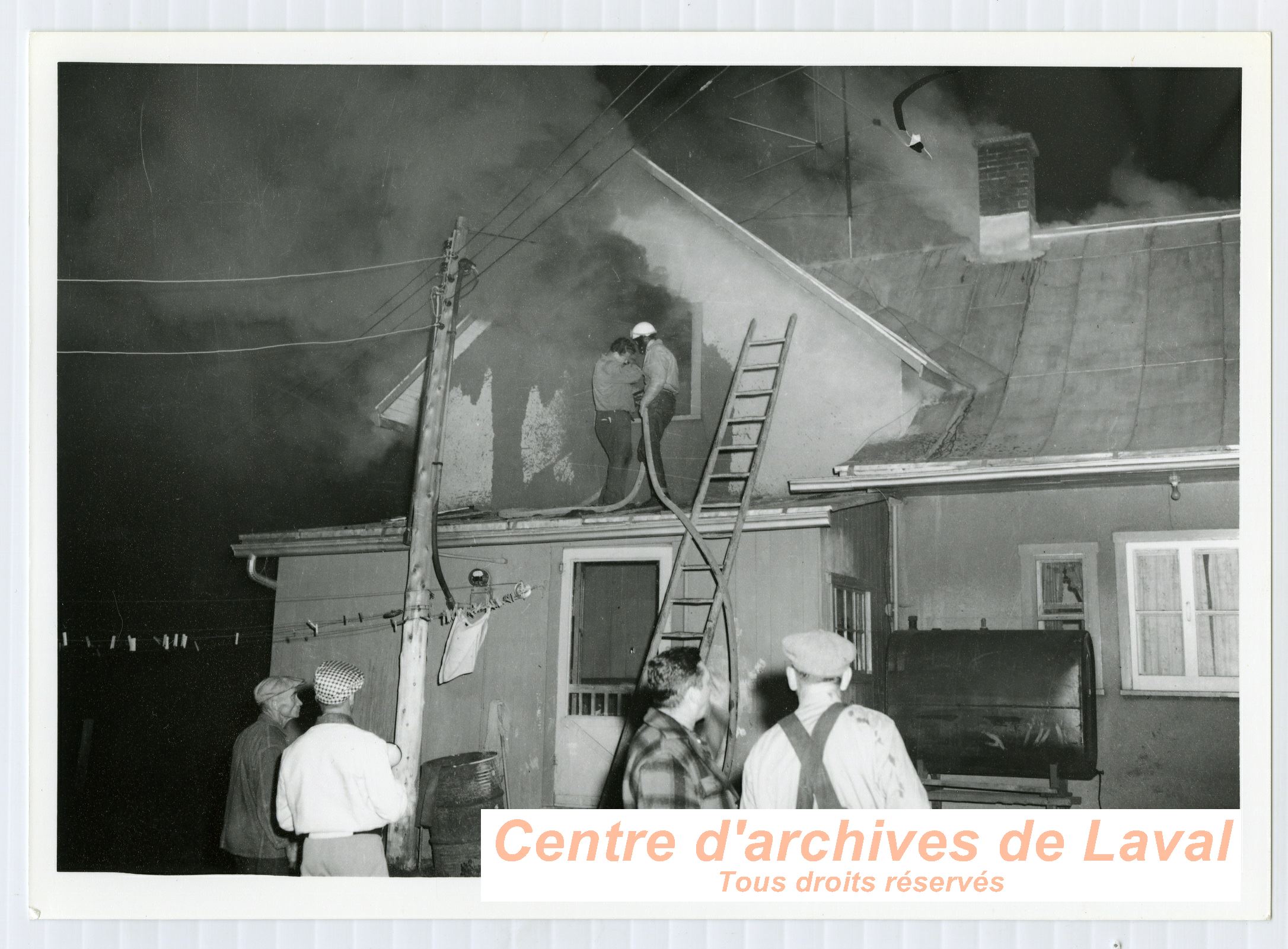 Incendie de la demeure d'Herv Proulx situe sur le rang Saint-tienne  Saint-Benot en 1959.