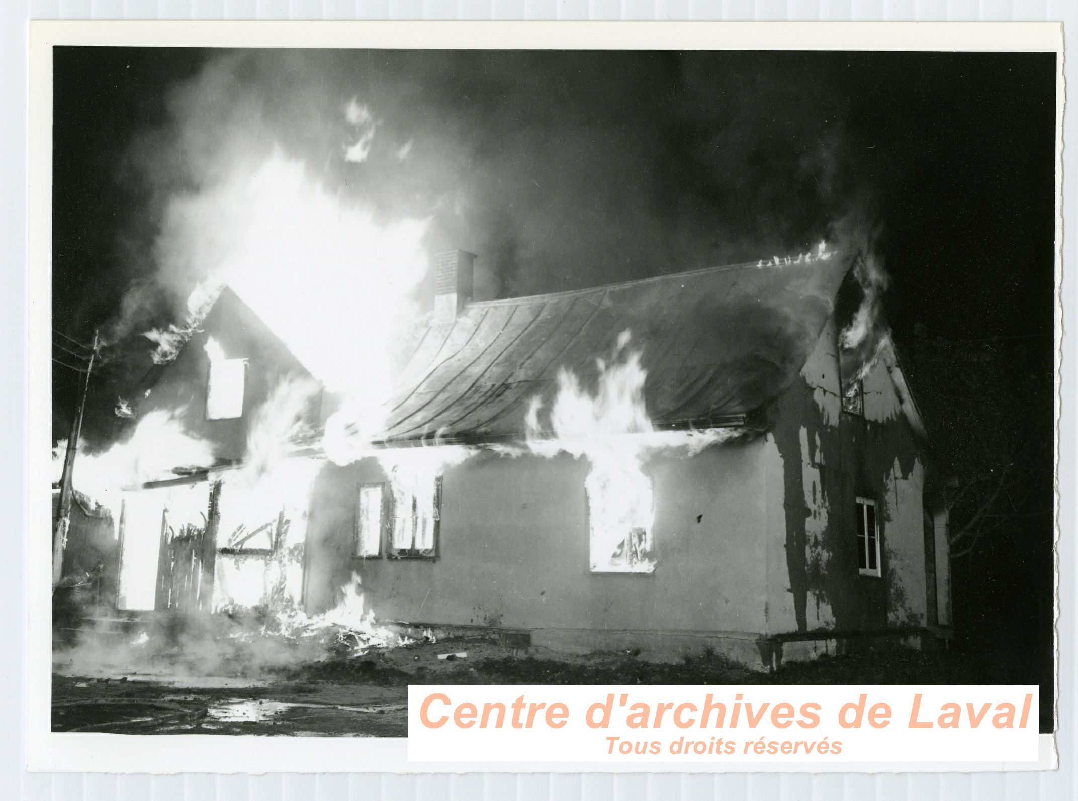 Incendie de la demeure d'Herv Proulx situe sur le rang Saint-tienne  Saint-Benot en 1959.