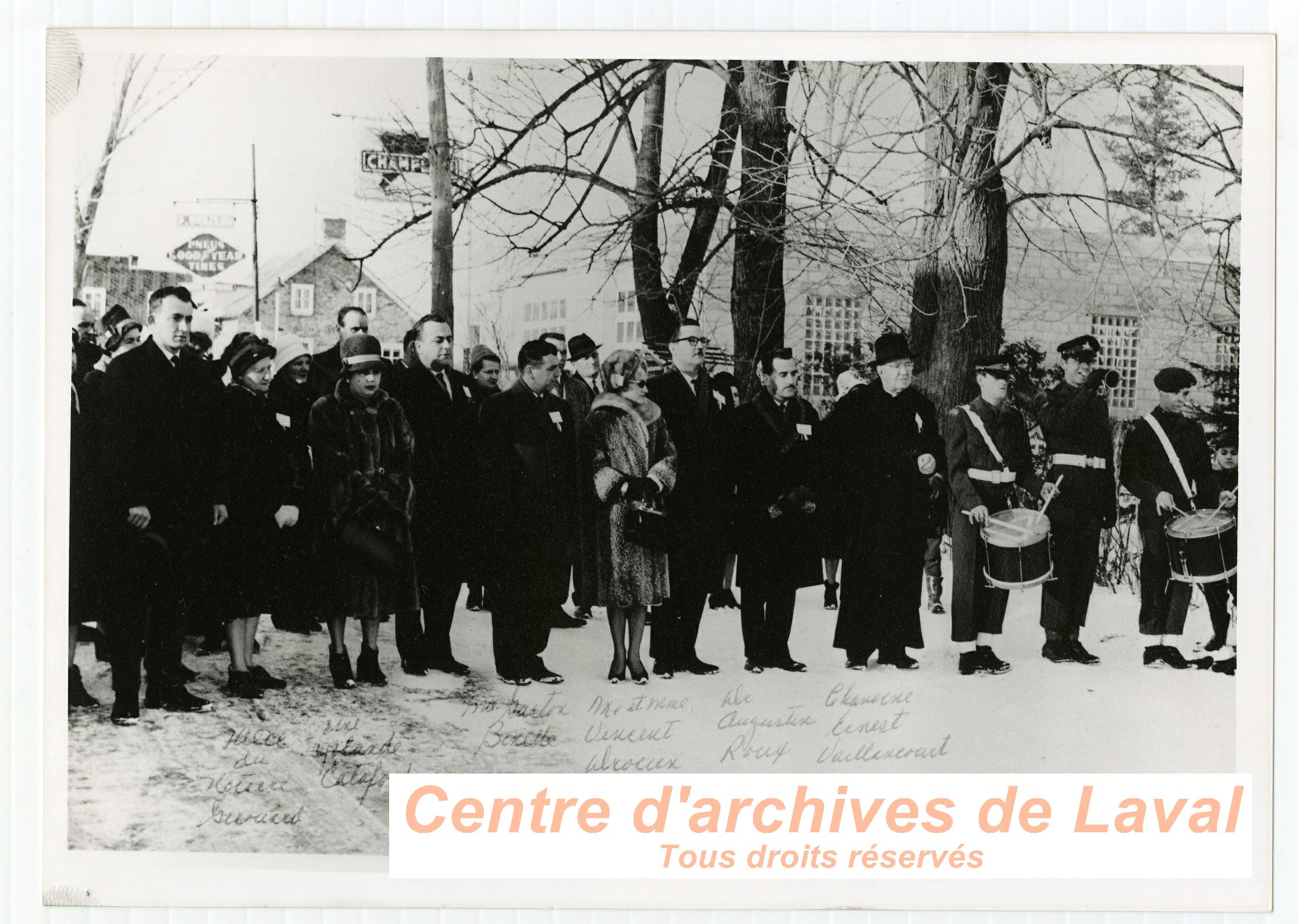 Population de Saint-Benot lors des clbrations du 125e anniversaire des Rbellions des Patriotes (1837) en 1962.