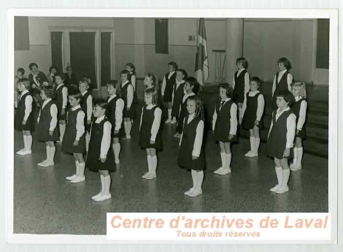 Jeunes filles de l'cole Girouard  Saint-Benot durant les annes 1970