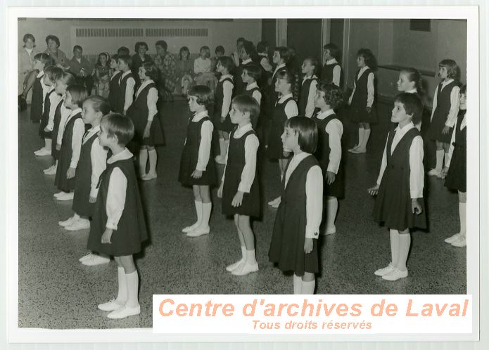 Jeunes filles de l'cole Girouard  Saint-Benot durant les annes 1970