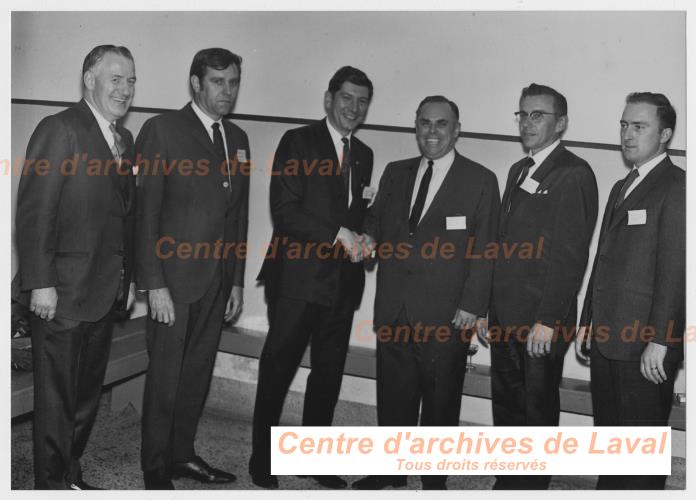 Groupe d'hommes de la Chambre de Commerce Sainte-Scholastique