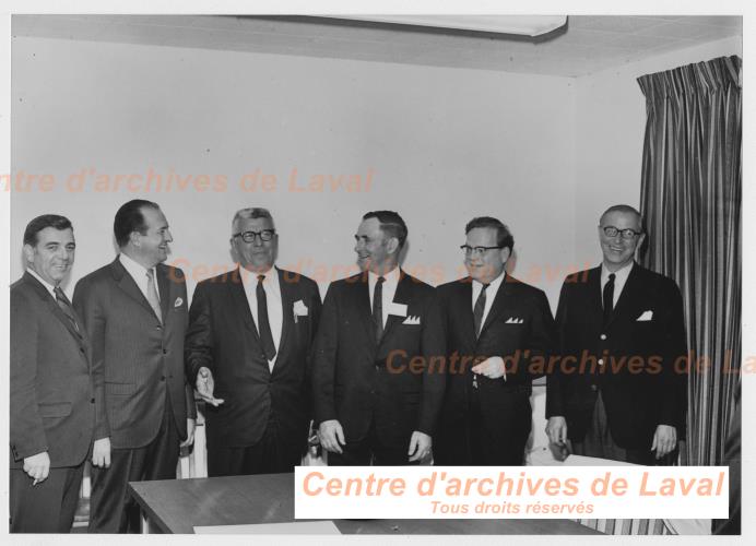 Groupe d'hommes de la Chambre de commerce Sainte-Scholastique