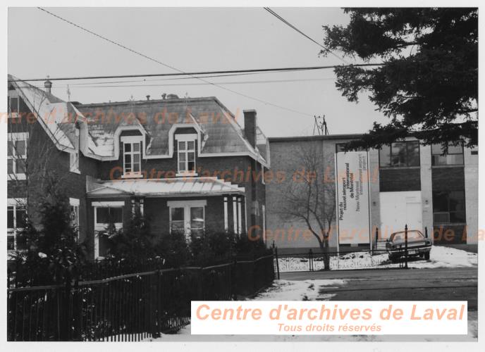 Centre de formation agricole de Sainte-Scholastique et bureaux de Projet du nouvel aroport international de Mirabel