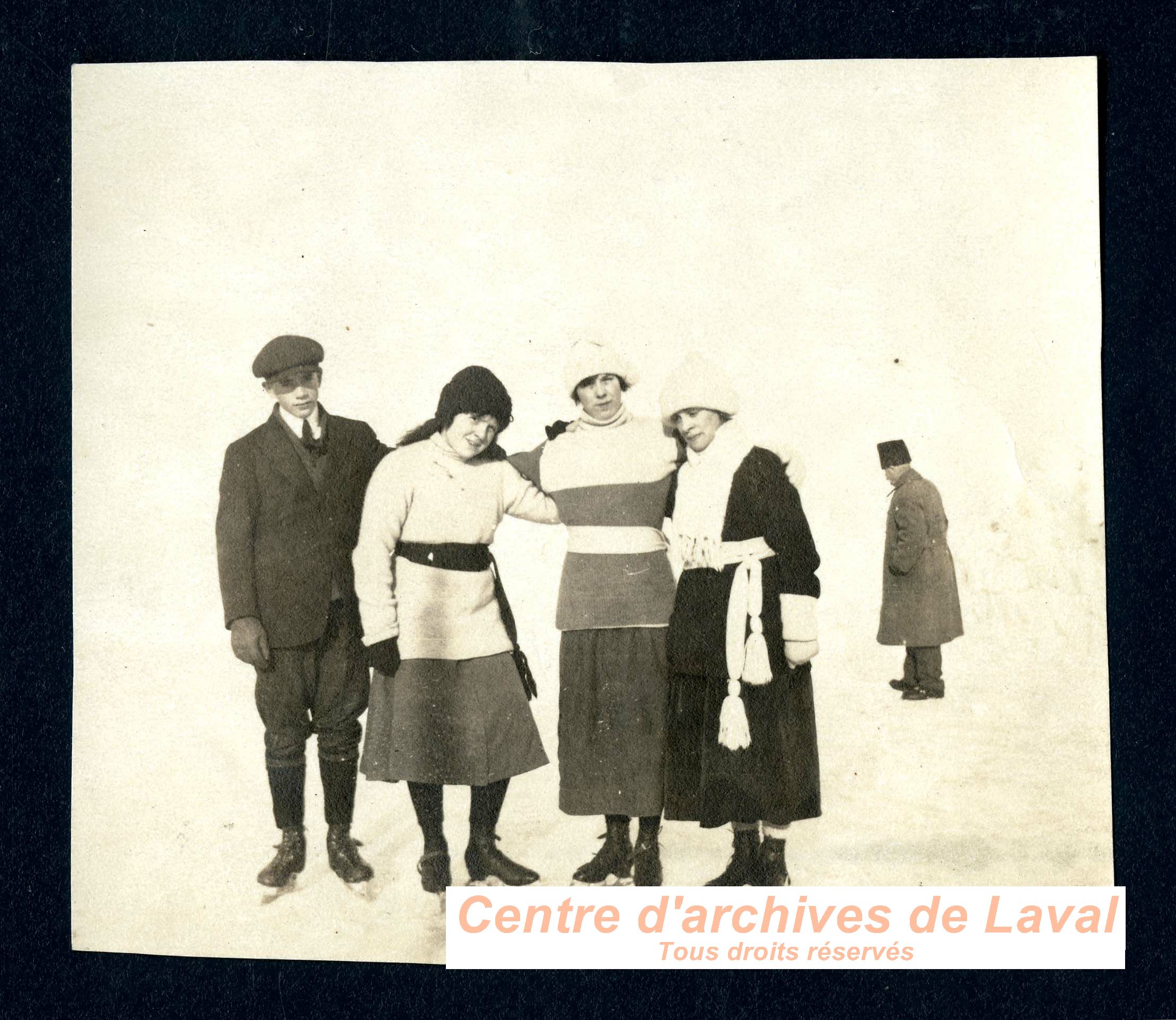 Patineurs sur la rivire des Prairies,  Saint-Vincent-de-Paul