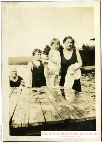 Baignade en famille au chalet