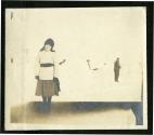 Jeune fille en hiver, vers 1915