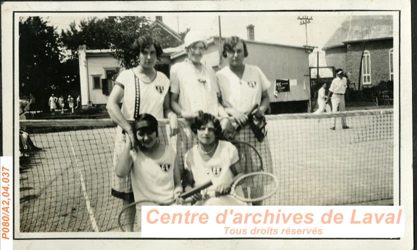 Le club de tennis fminin de Saint-Vincent-de-Paul, vers 1930