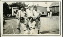 Le club de tennis fminin de Saint-Vincent-de-Paul, vers 1930
