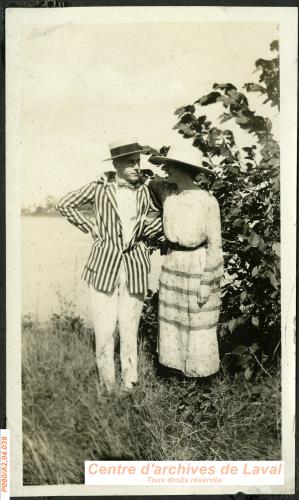 Couple d'amoureux  Saint-Vincent-de-Paul, vers 1925