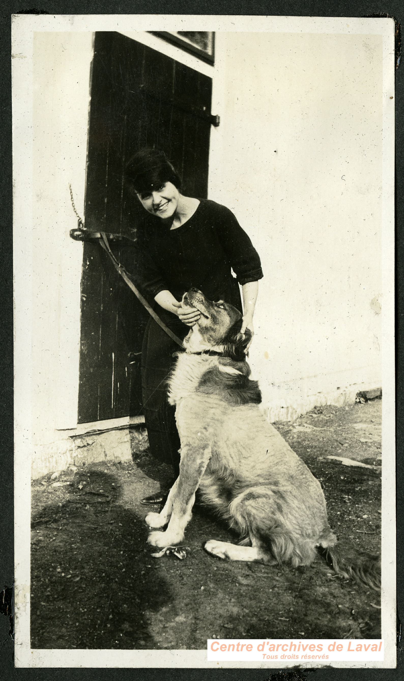 Une femme et son chien