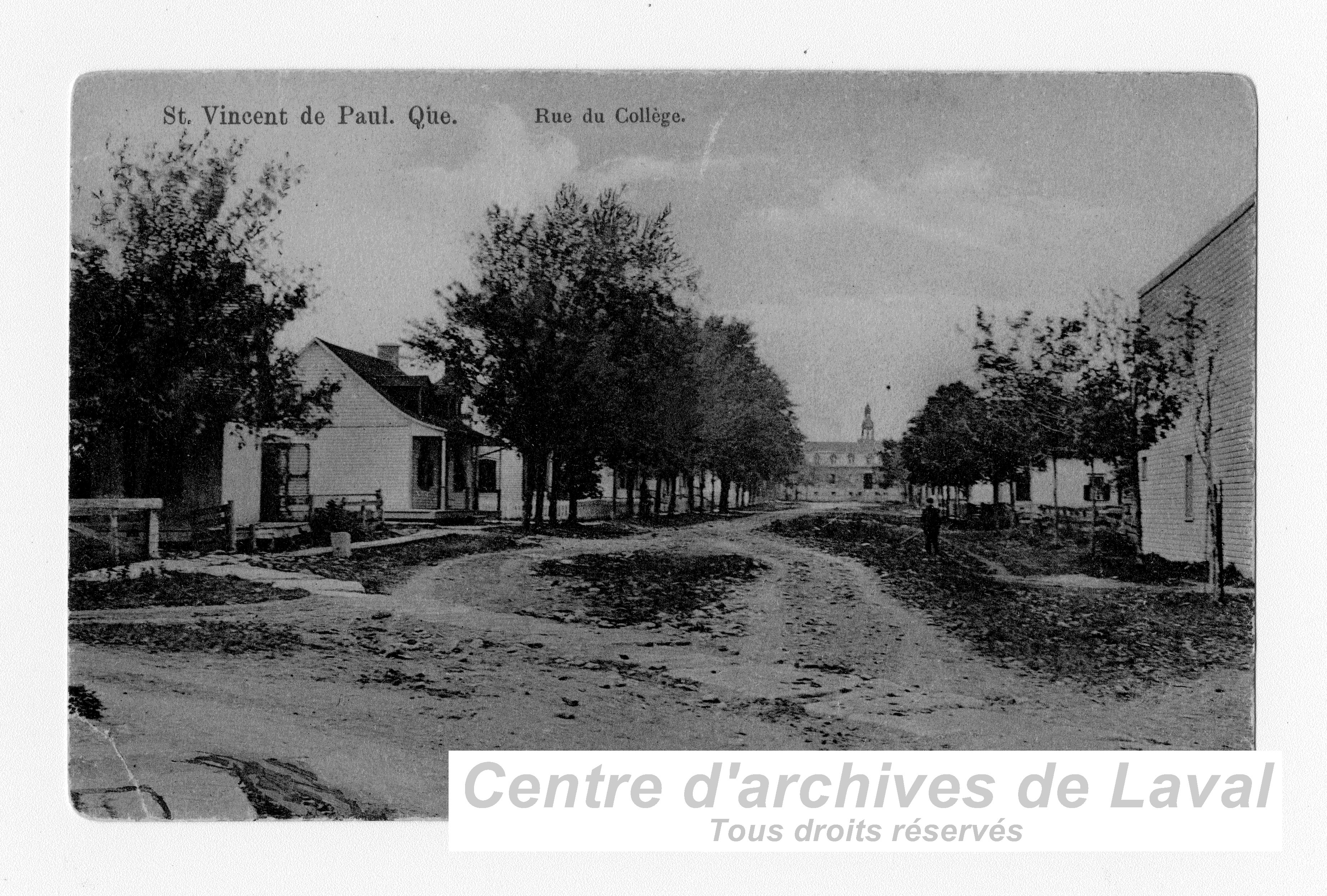 La rue du Collge  Saint-Vincent-de-Paul.