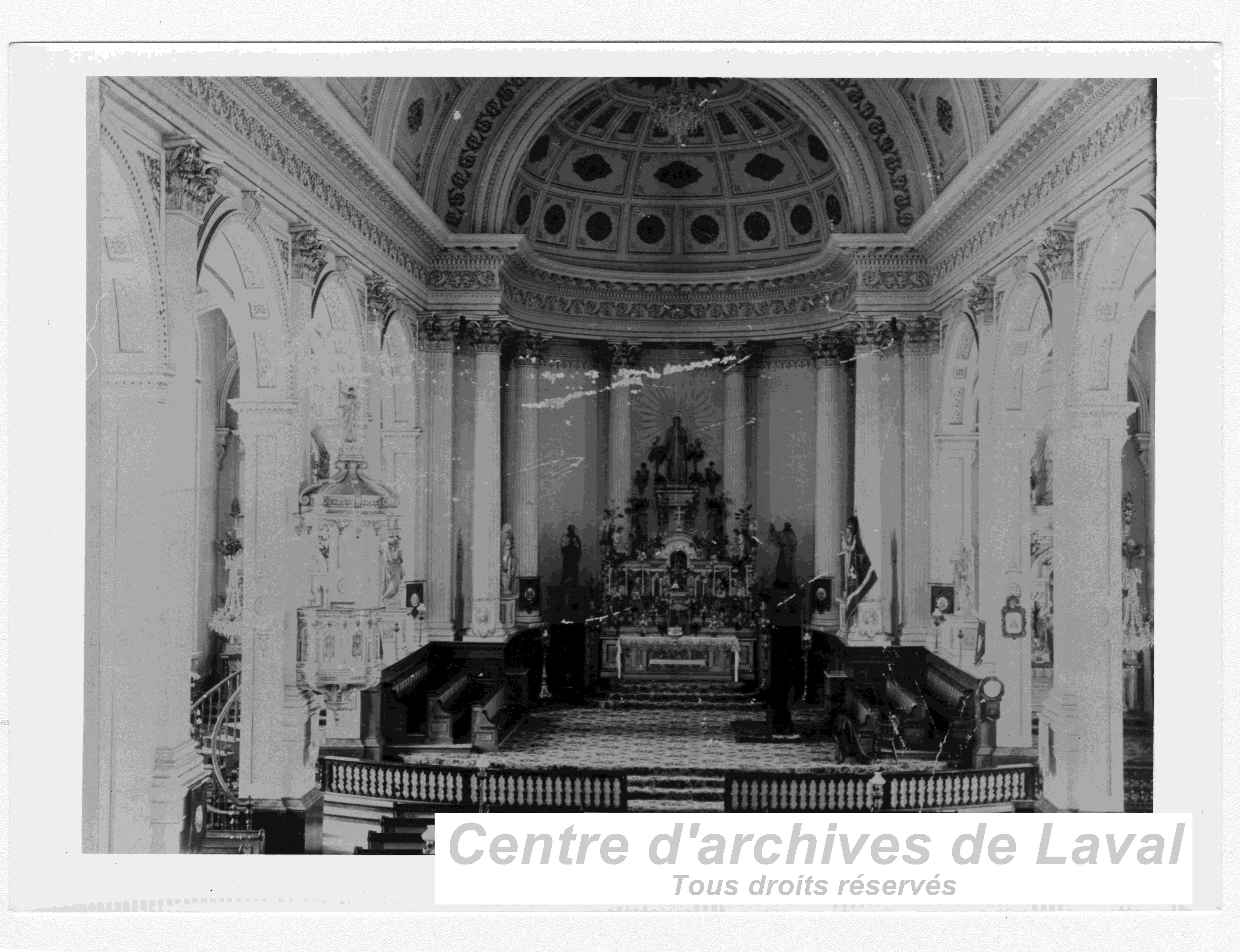 Le choeur de l'glise de Saint-Vincent-de-Paul.