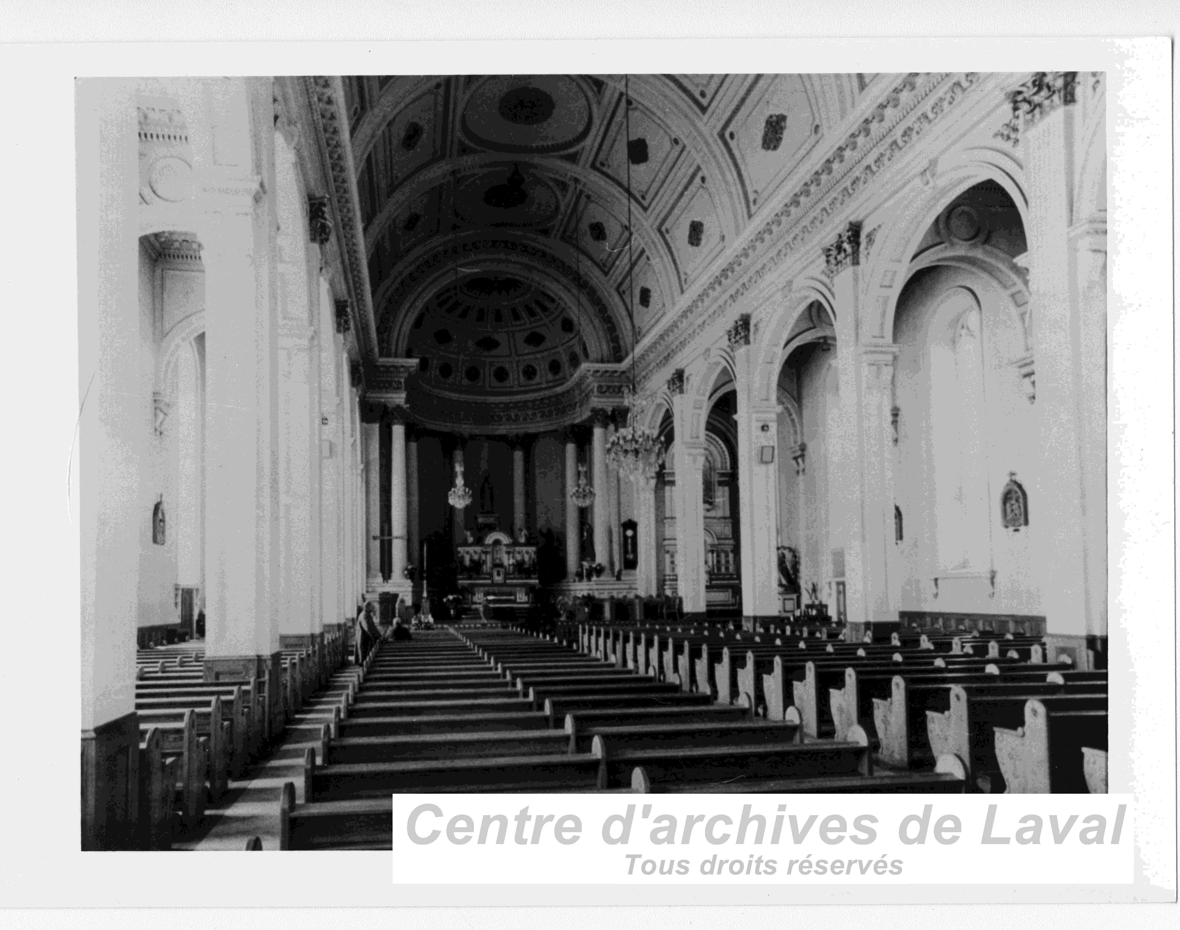 La nef de l'glise Saint-Vincent-de-Paul.