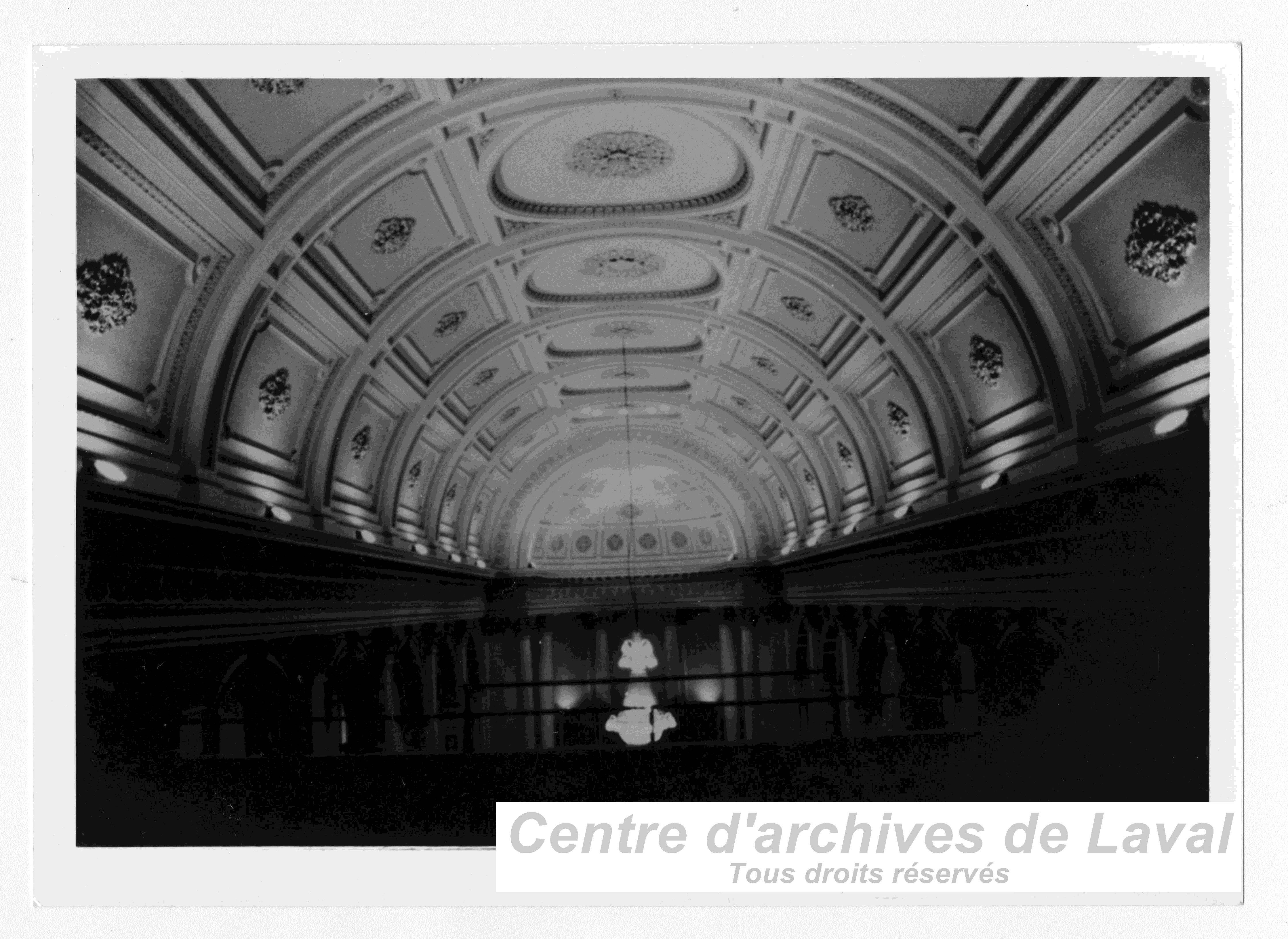 Le plafond de la nef de l'glise Saint-Vincent-de-Paul.