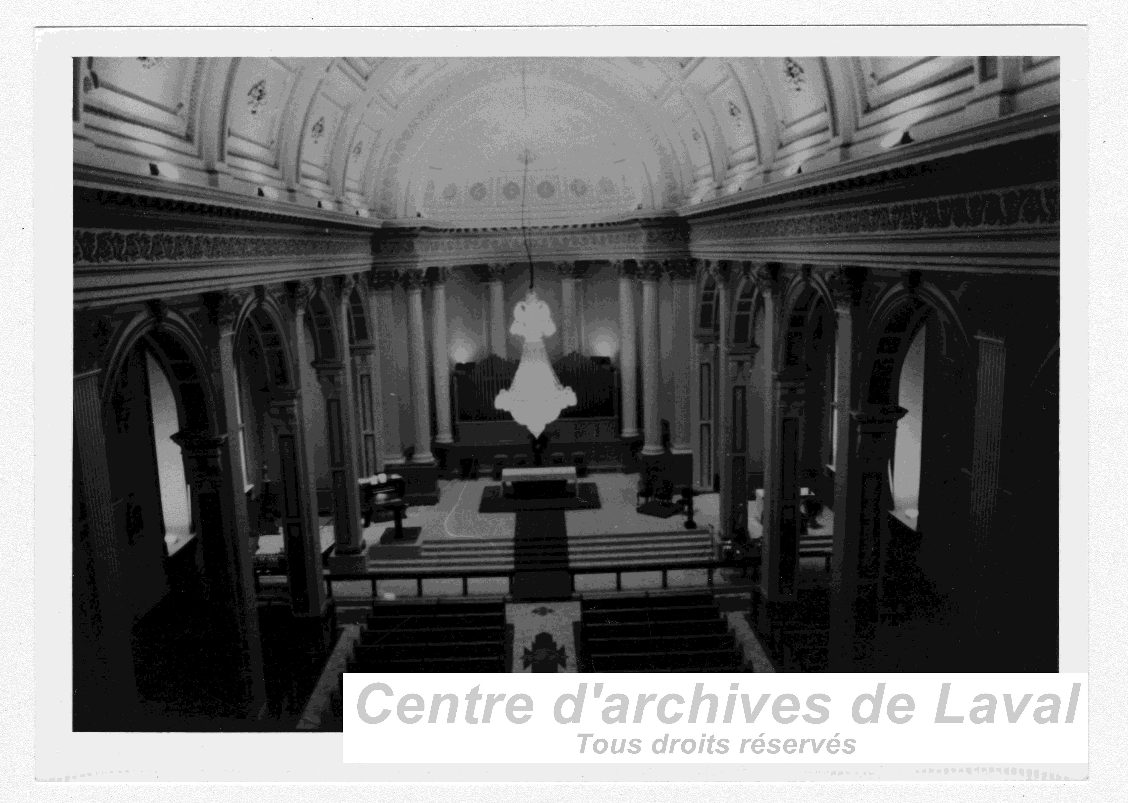 Le choeur de l'glise Saint-Vincent-de-Paul.