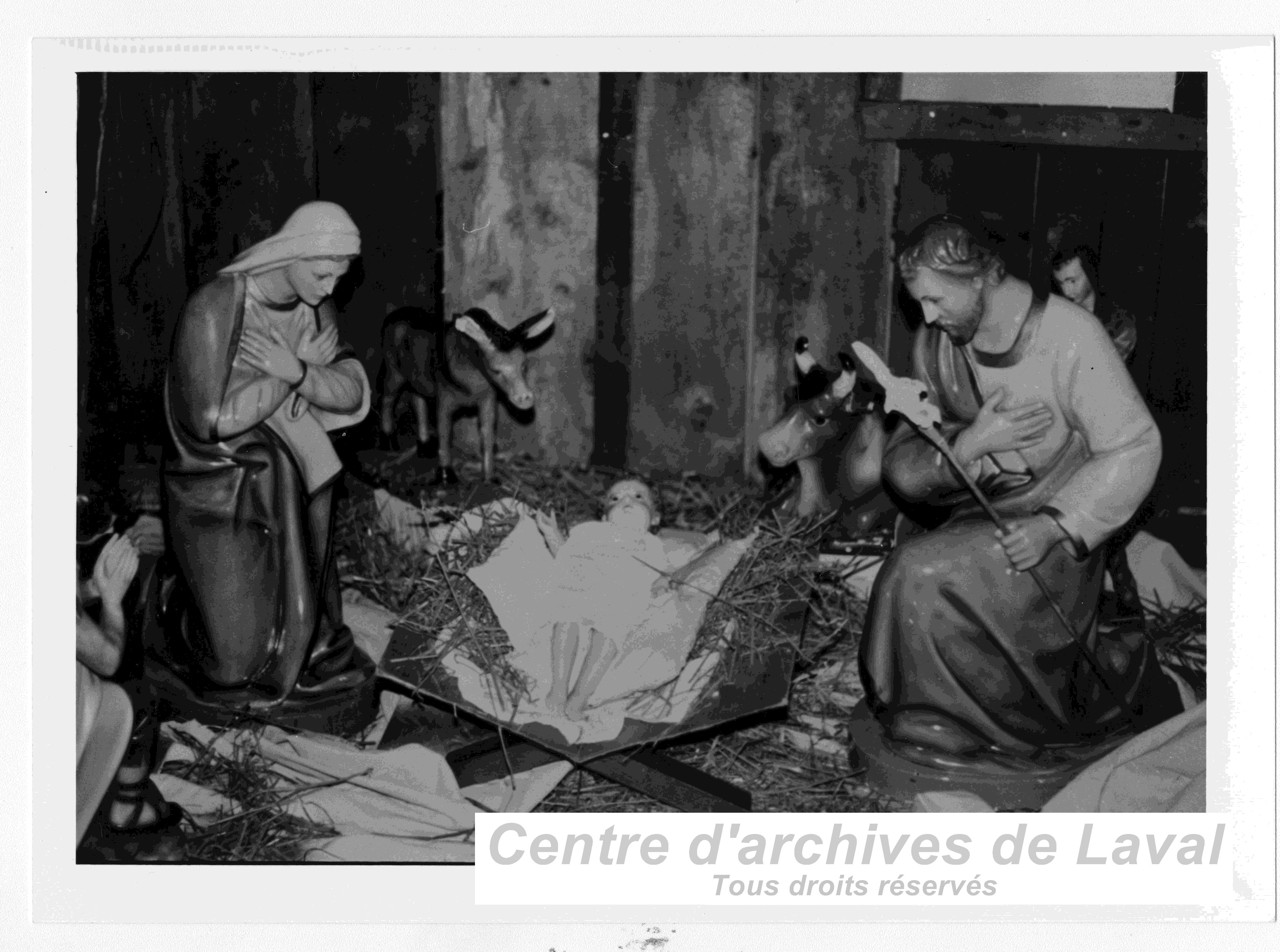 La crche dans l'glise de Saint-Vincent-de-Paul.