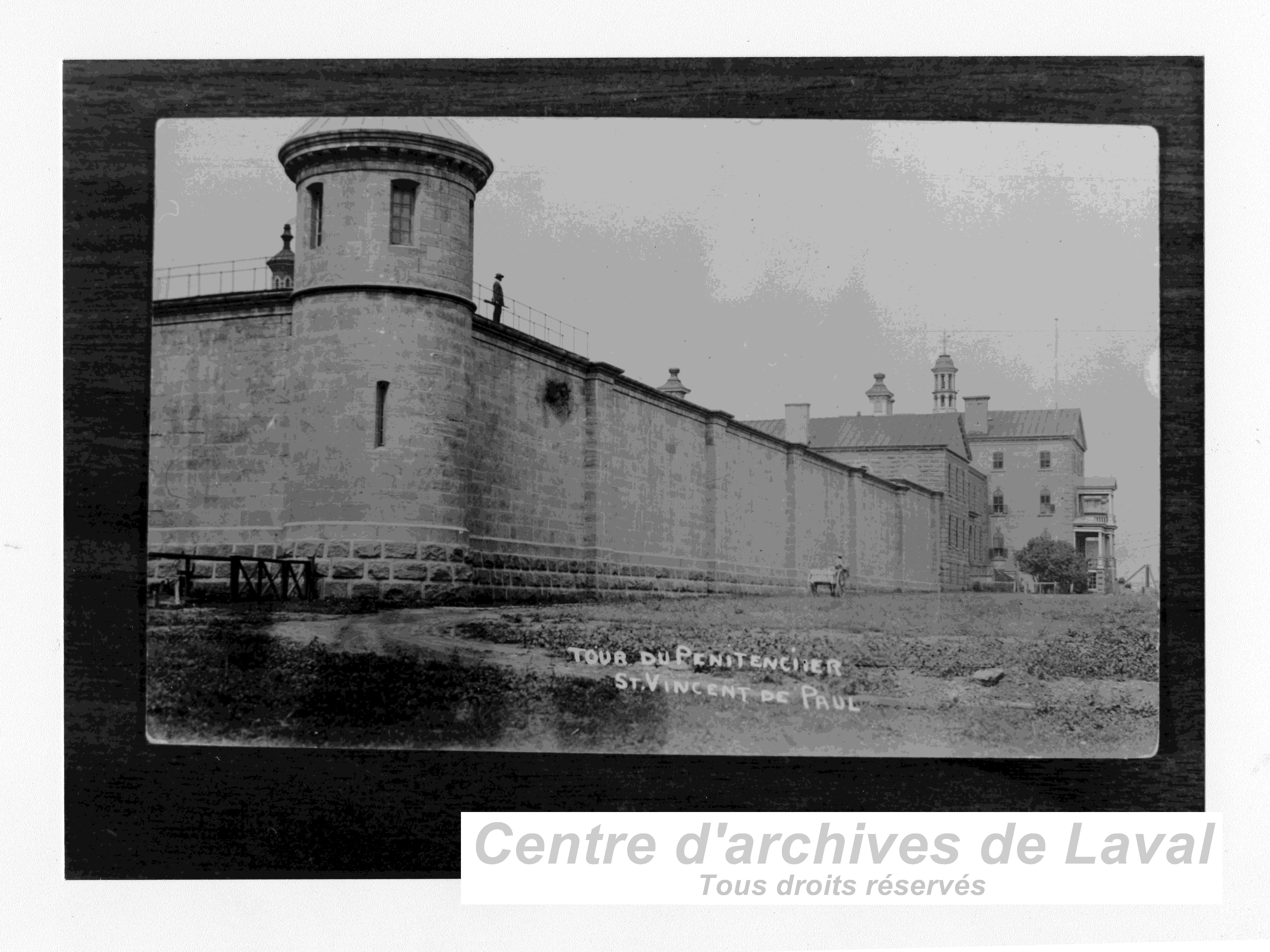 La faade est du pnitencier Saint-Vincent-de-Paul sur la monte Saint-Franois, en 1919.