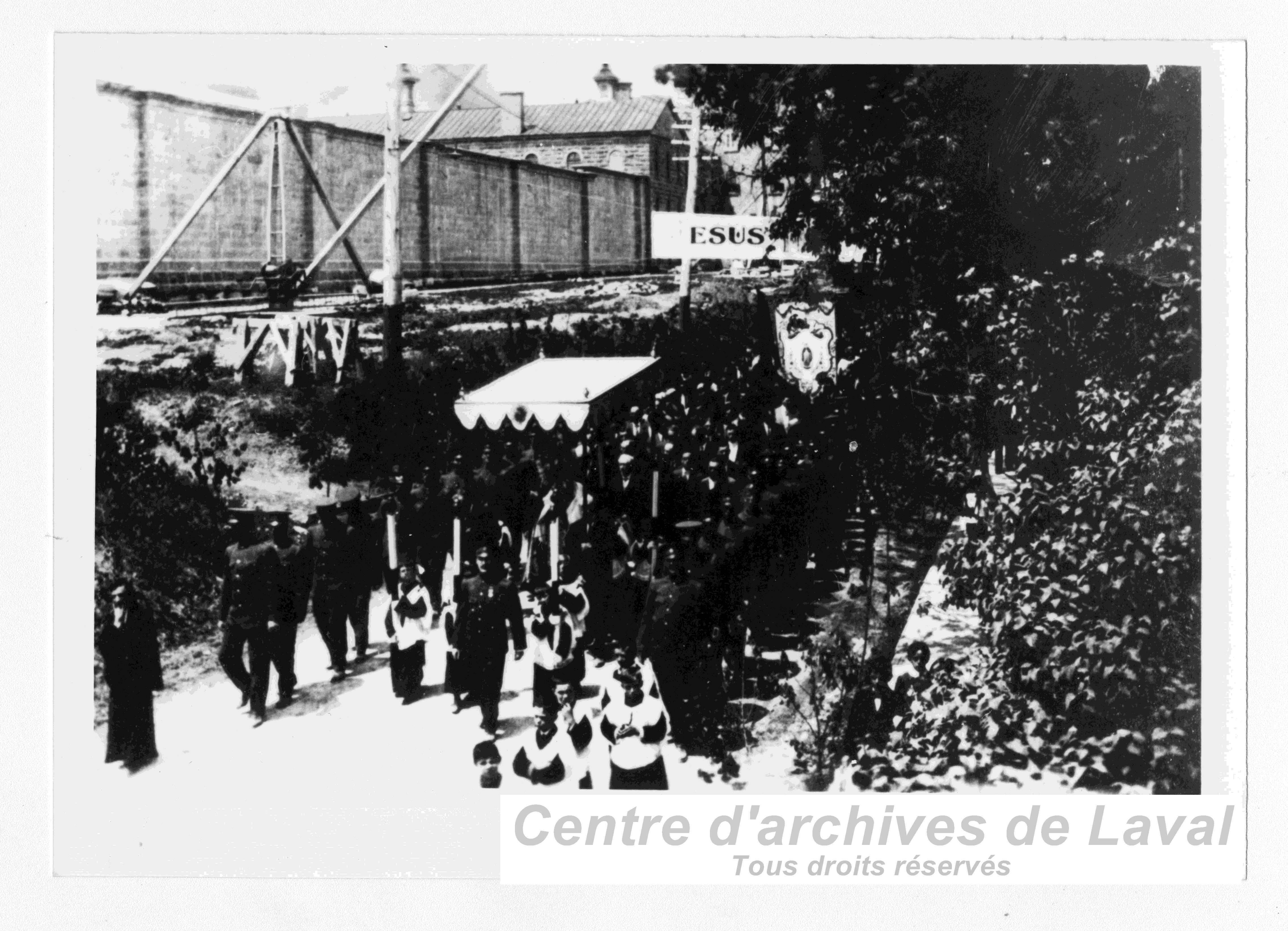 Procession de la Fte-Dieu sur la monte Saint-Franois  Saint-Vincent-de-Paul.