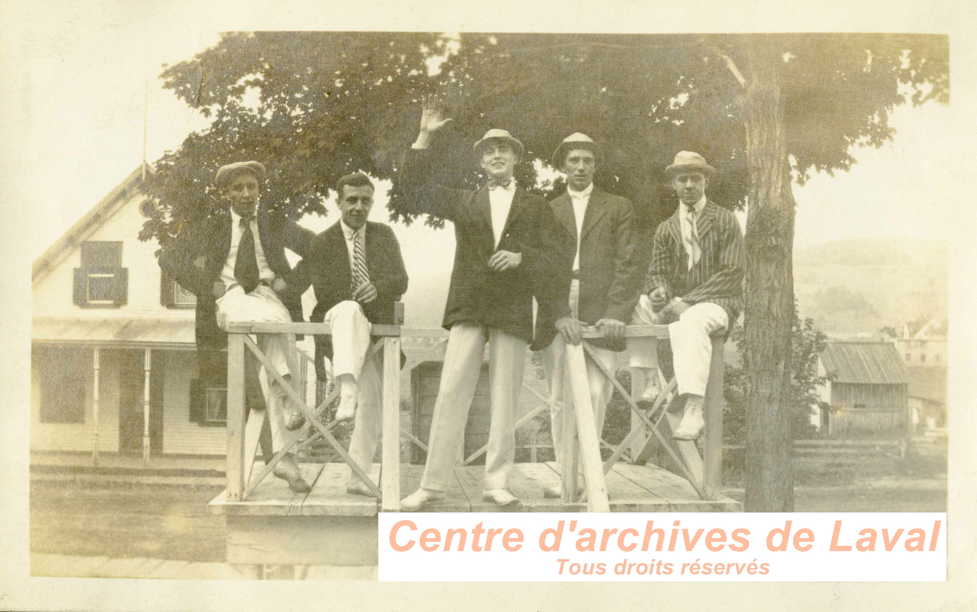 Membres de la chorale de Saint-Vincent-de-Paul, vers 1915.