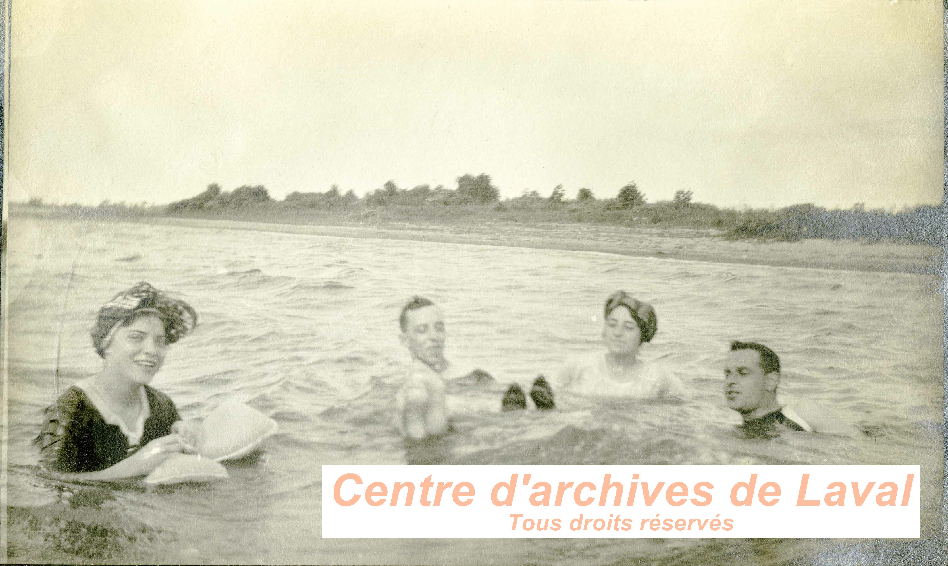 Groupe de baigneurs, vers 1915.