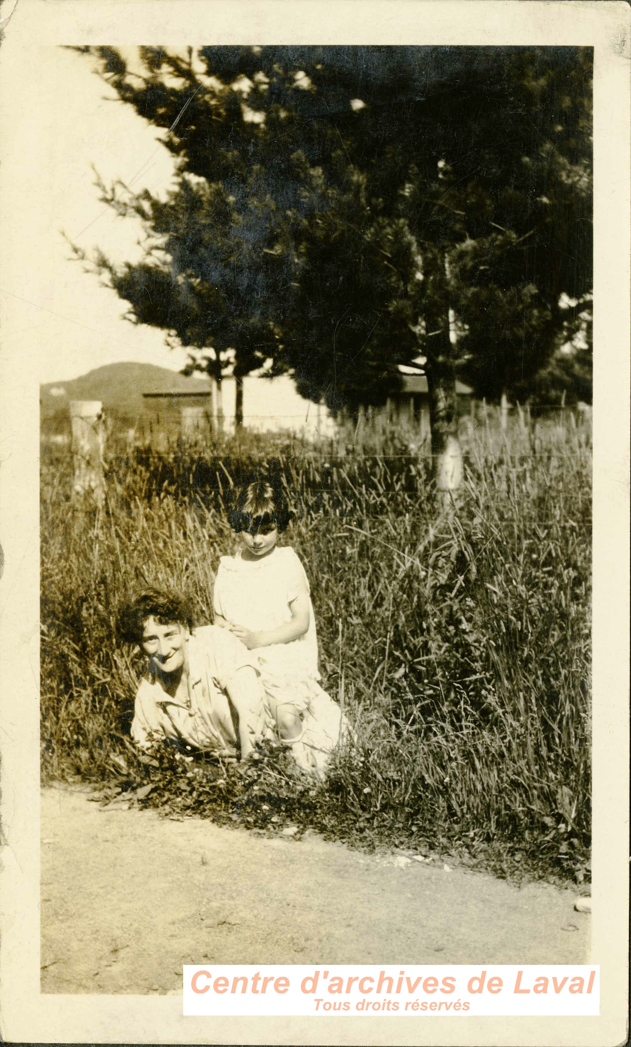 Ernestine Bisson Auclair et sa fille Rene, de Saint-Vincent-de-Paul