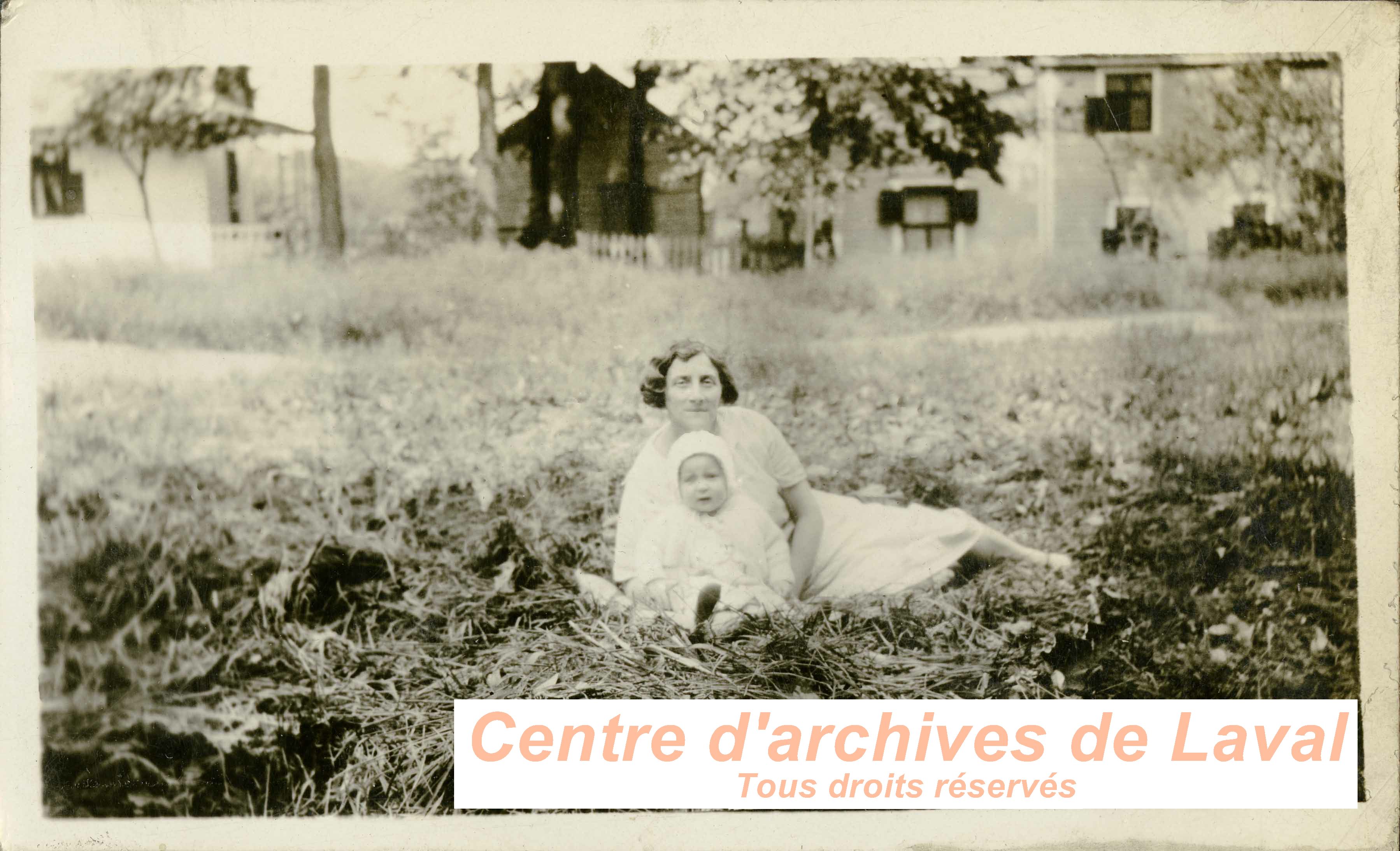 Ernestine Bisson Auclair et sa fille Jeannine Auclair.