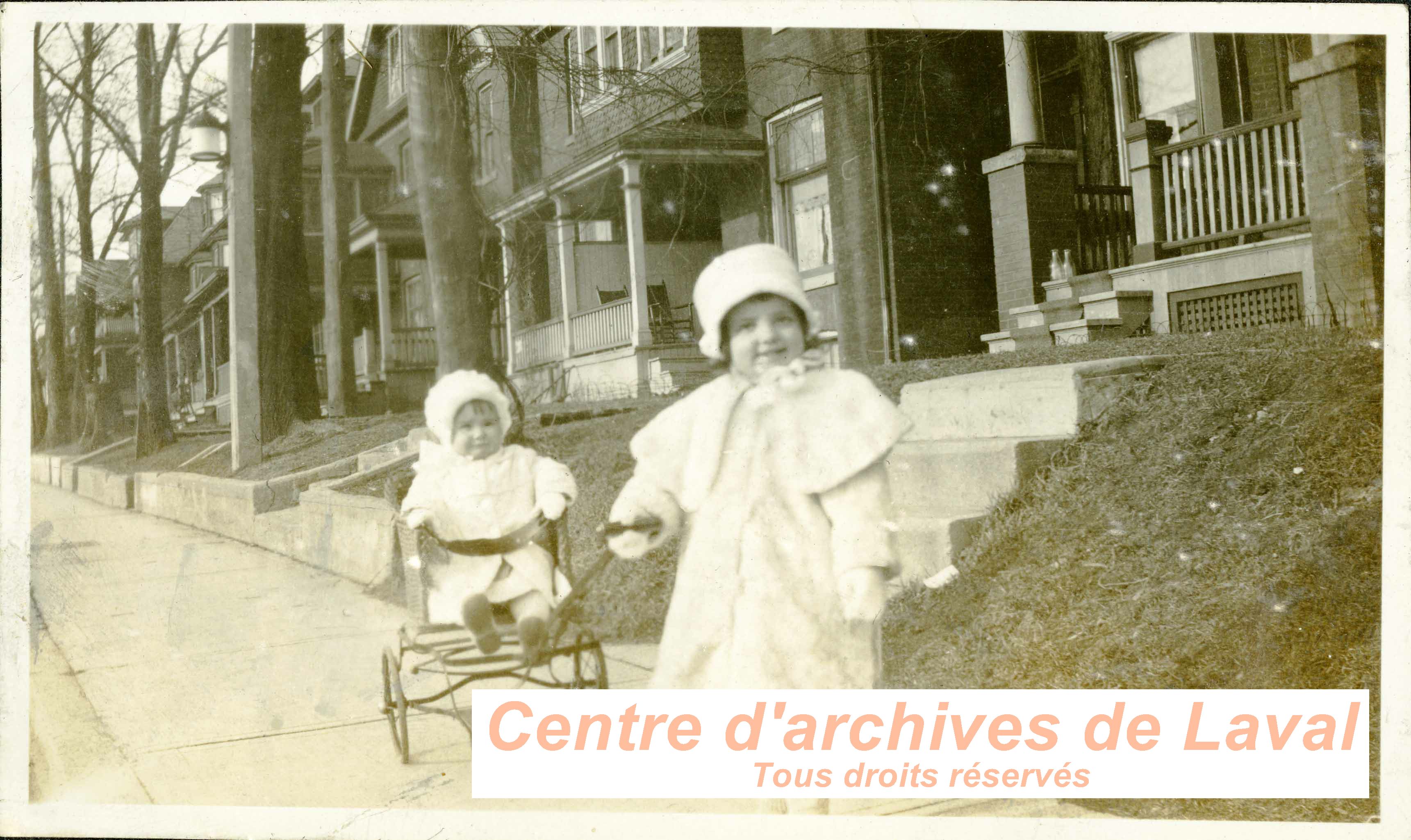 Enfants en promenade.