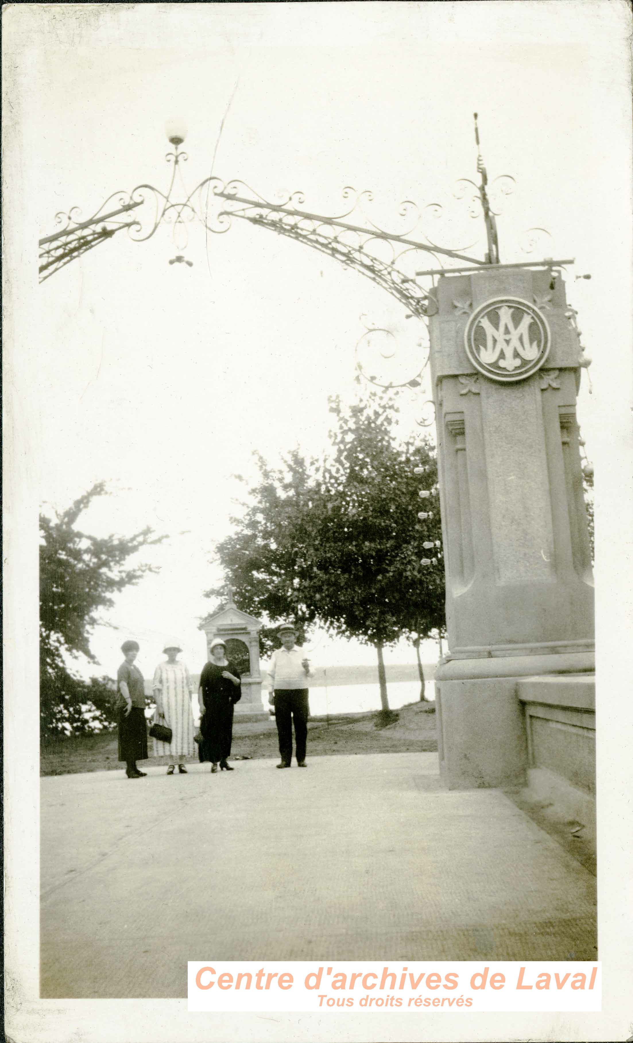 Touristes au Cap-de-La-Madeleine.