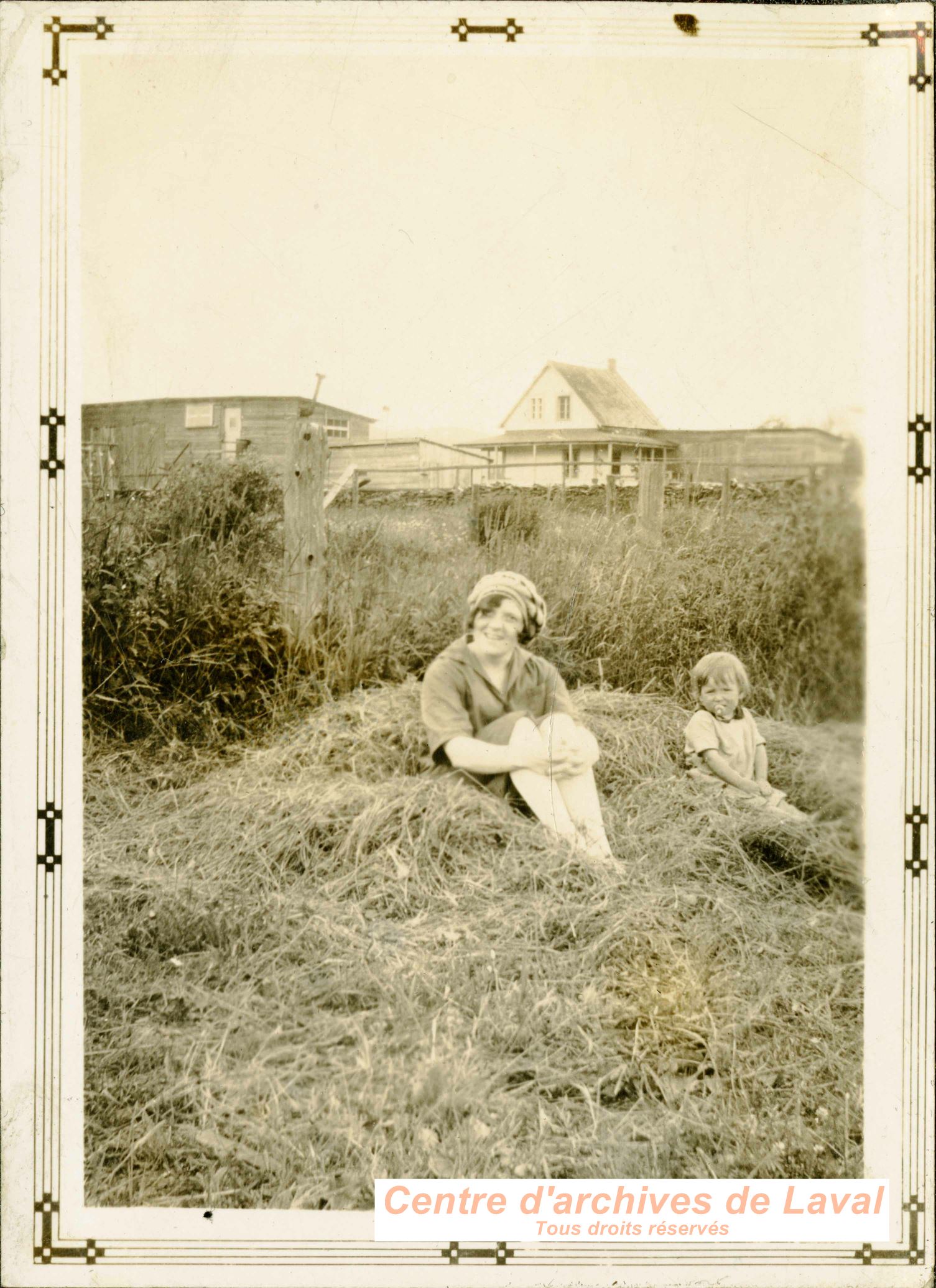 Jeune femme et enfant.