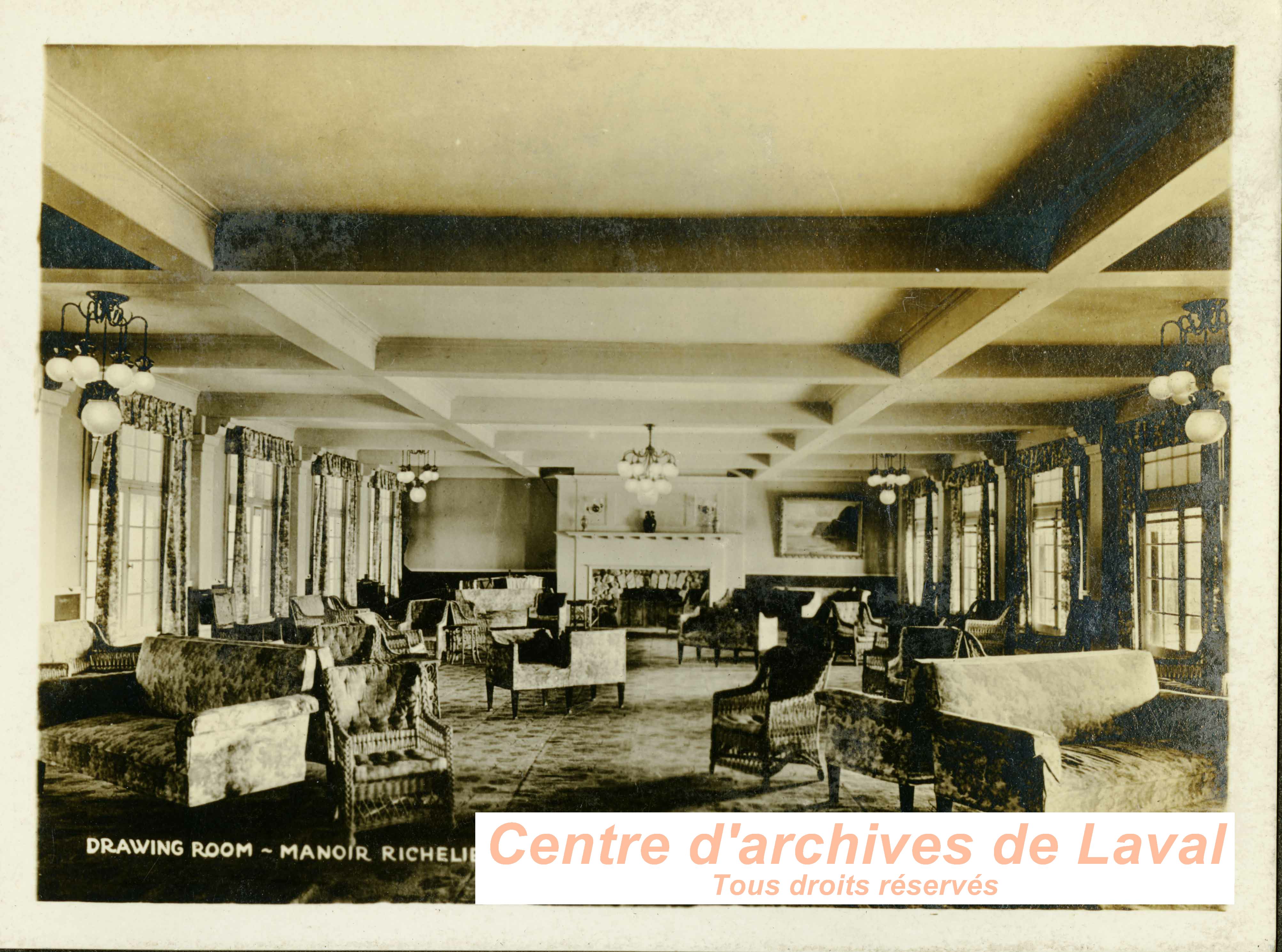 Le salon du Manoir Richelieu  La Malbaie(Qubec), dans les annes 1920.