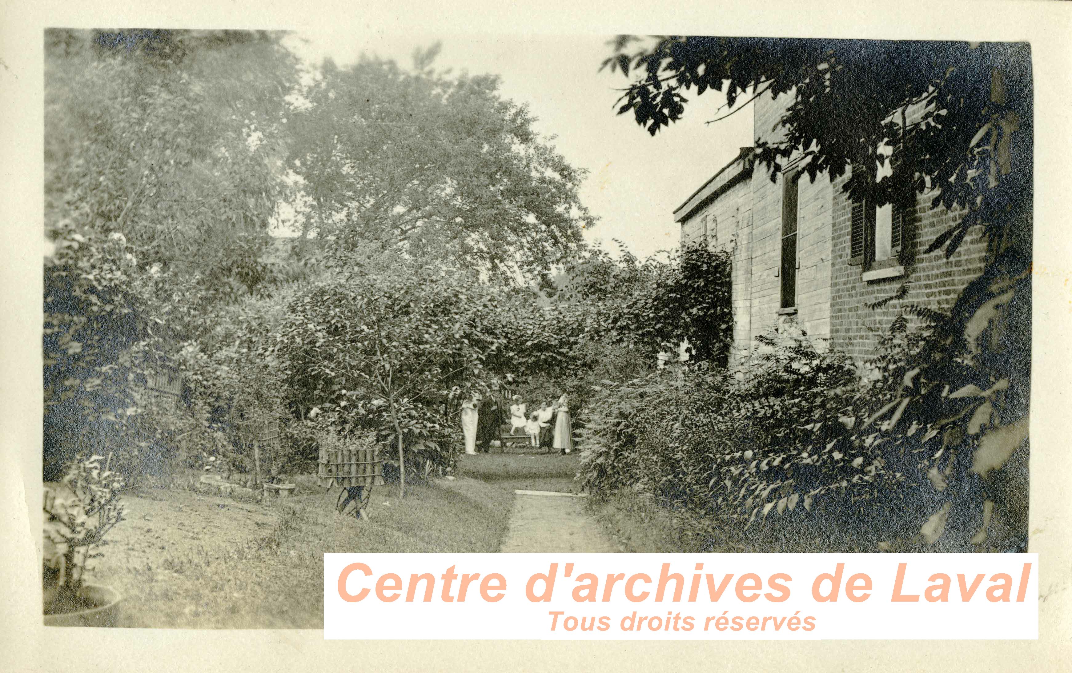 Jardin chez Cyrille Bisson,  Saint-Vincent-de-Paul.