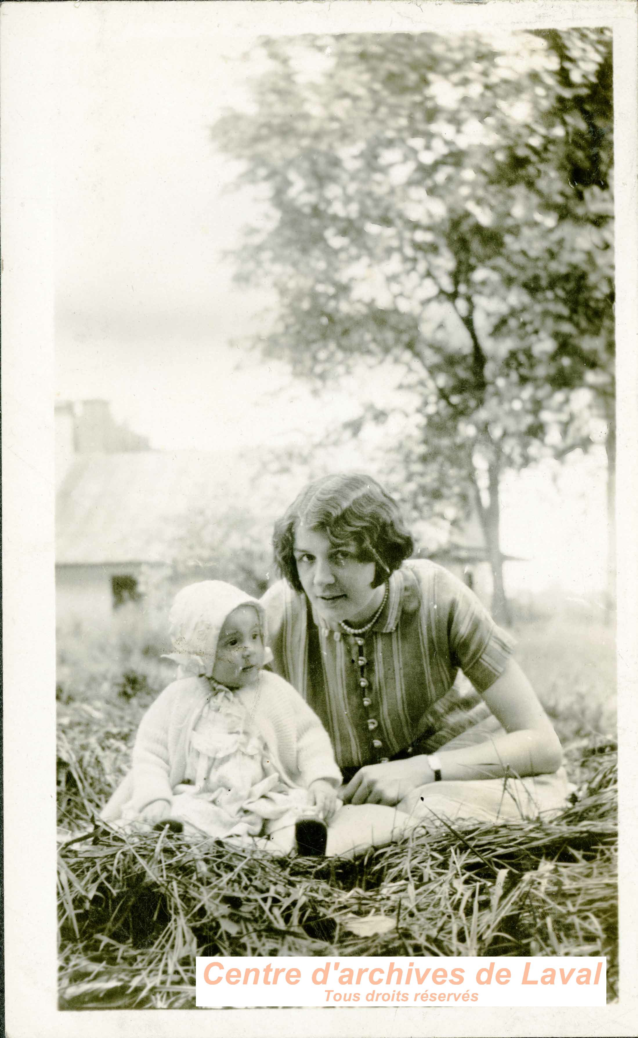 Portrait de femme et enfant.