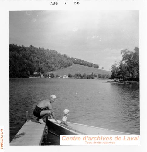 Homme et enfant au lac