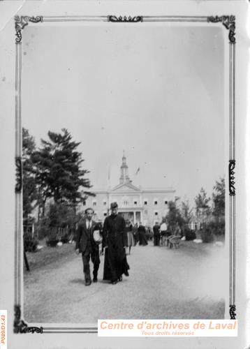 Deux hommes en promenade