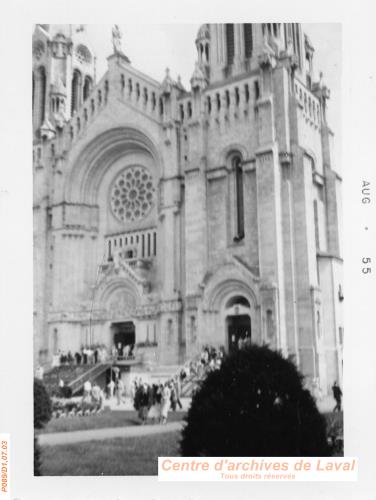 Visiteurs  la Basilique Sainte-Anne-de-Beaupr