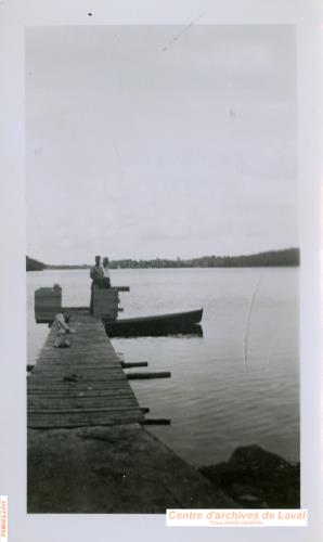 Vacanciers sur un lac